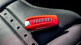 Италианският автомобилен производител Ferrari работи върху 30 метрова състезателна яхта наречена