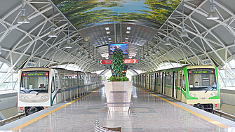 Спират движението на метрото между станциите 