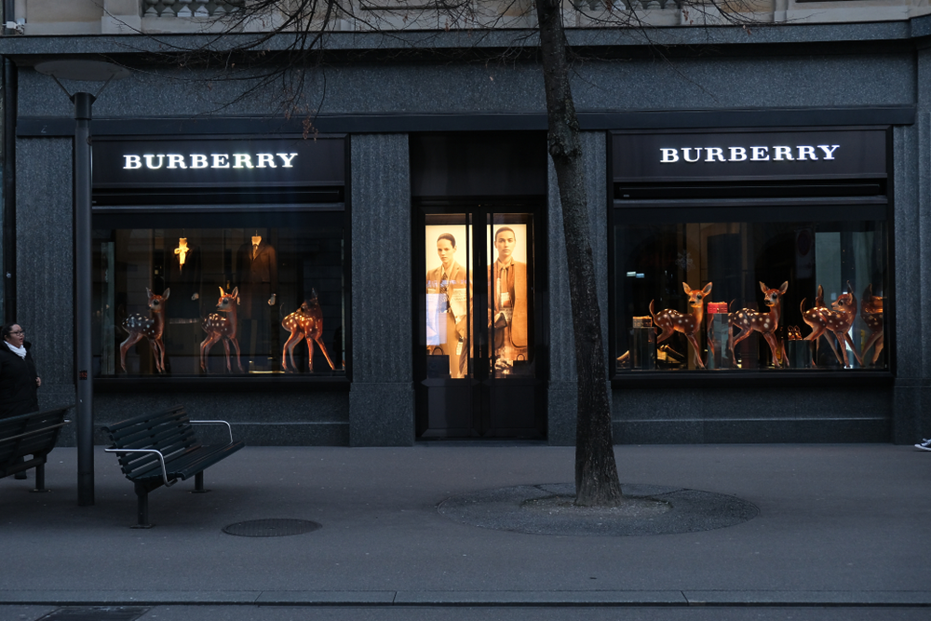 Британският доайен в луксозните стоки Burberry се изправя на крака след поредица от реформи