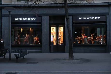 Британският доайен в луксозните стоки Burberry се изправя на крака след поредица от реформи