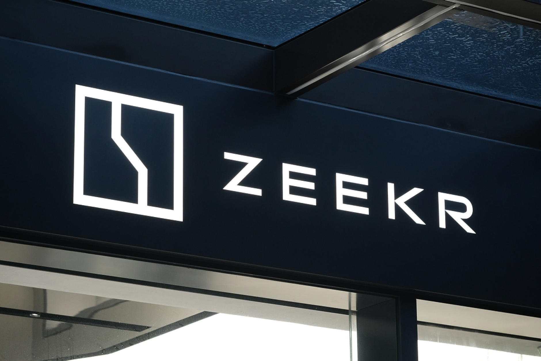 Zeeker отрече твърденията, че е продавала автомобили втора употреба с нулев пробег