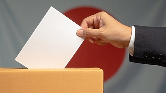 Японските гласуват днес на оспорвани избори за горната камара които