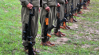 Бойците на Кюрдската работническа партия ПКК започнаха церемониално предаване на