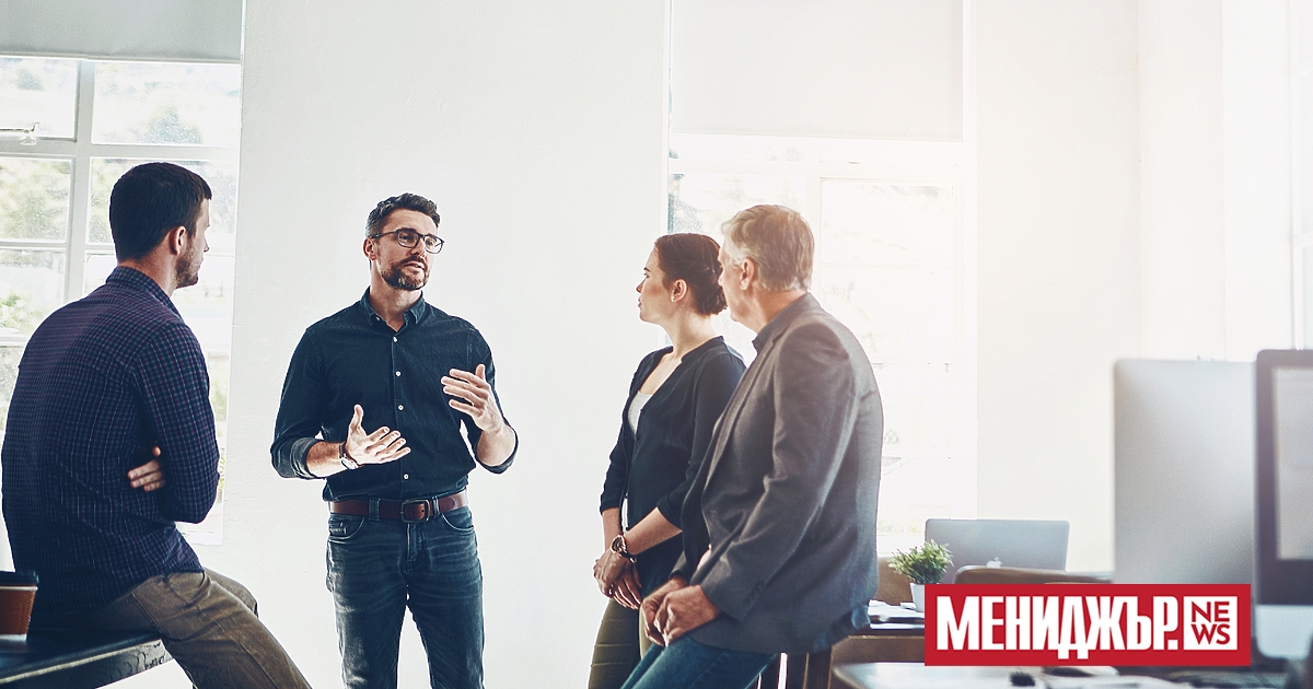 Представете си. Море от лица, като всички с нетърпение очакват