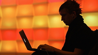 Организаторите на Венецианския филмов фестивал започнаха да уведомяват участниците че