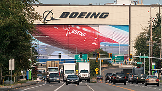 Стюардесите от самолета на Alaska Airlines, чийто люк падна по време на полет,  съдят Boeing