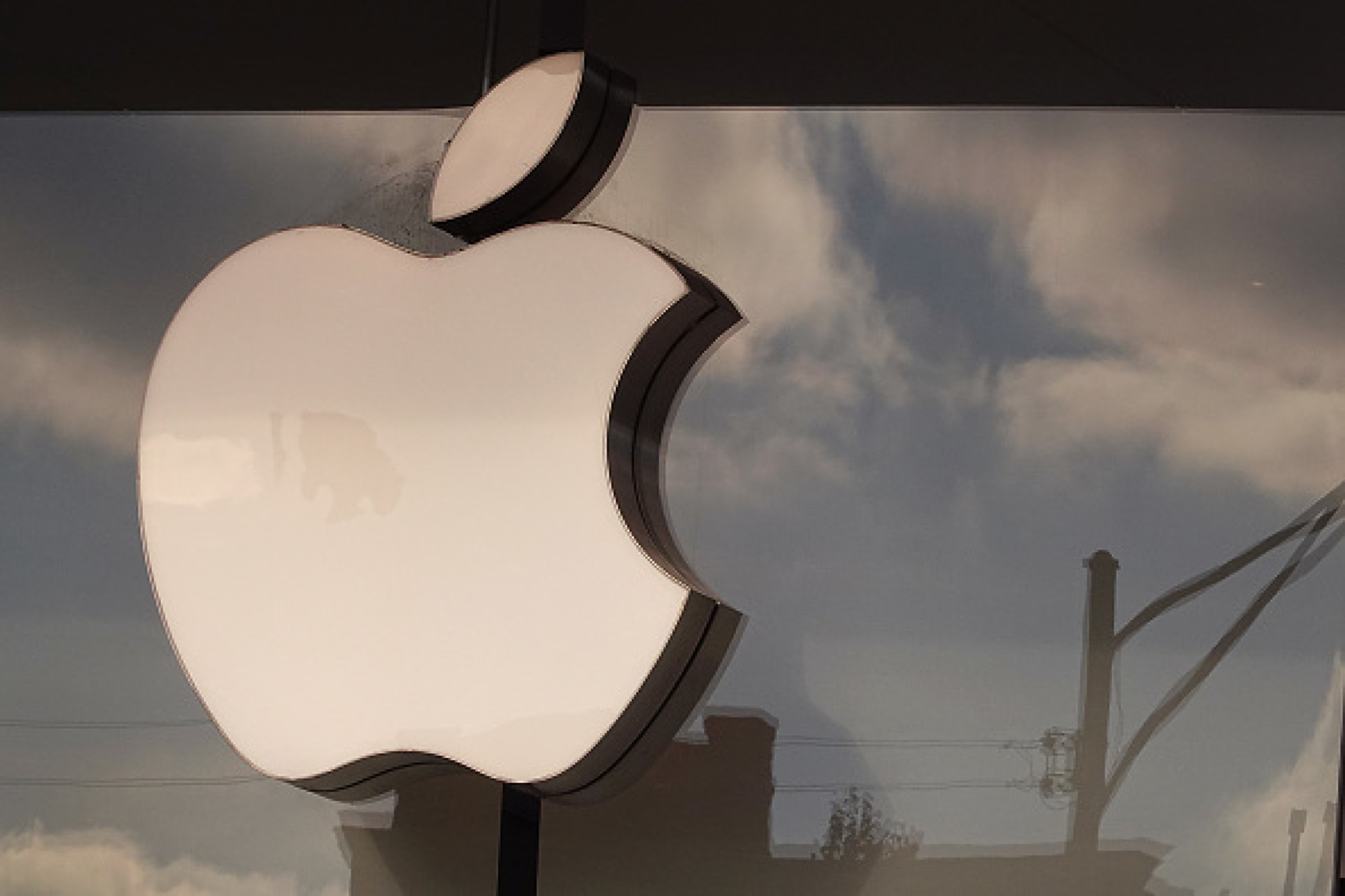 Apple очаква загуби от 2 милиарда долара заради митата на Тръмп