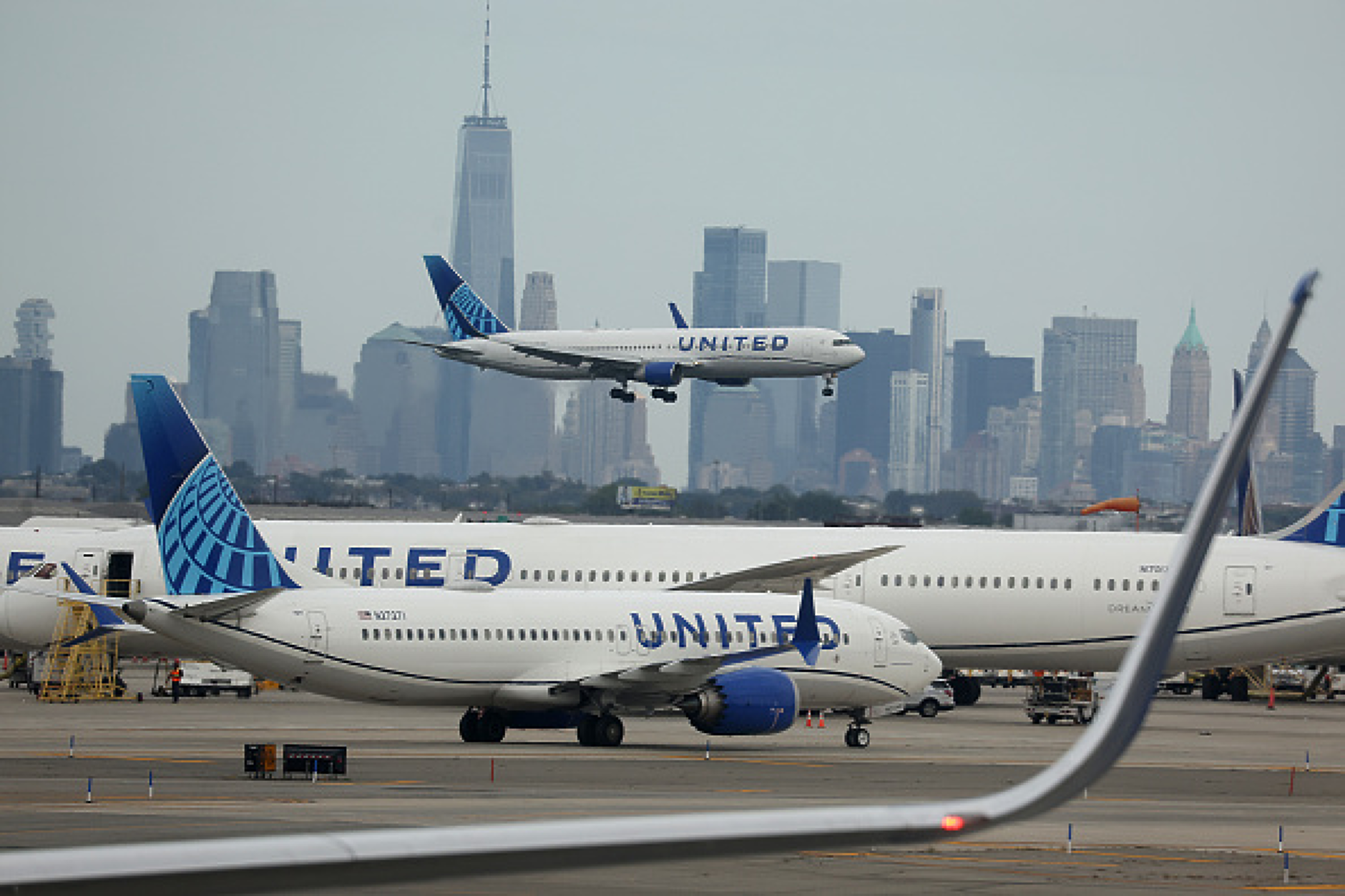 United Airlines започва работа, след отмяна на  стотици полети от сериозен технически проблем