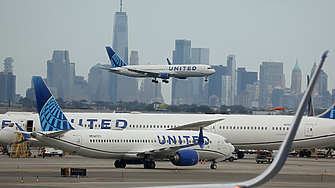 United Airlines започва работа, след отмяна на  стотици полети от сериозен технически проблем