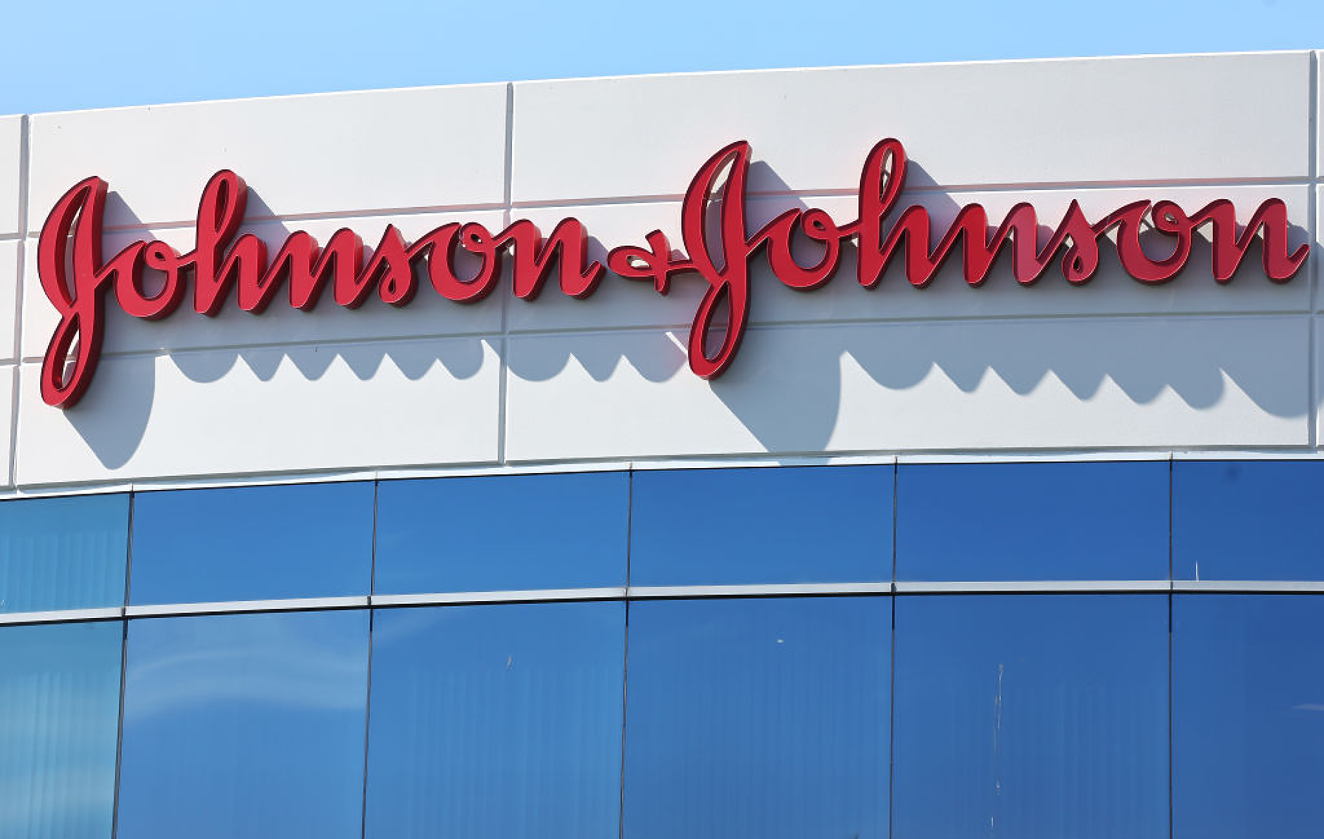 Johnson & Johnson ще инвестира 2 млрд. долара, за да стимулира производството в САЩ