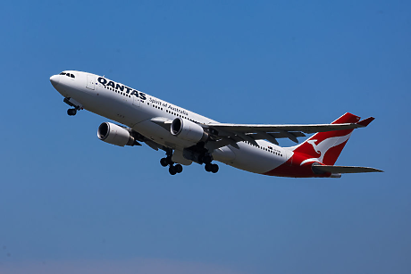 Qantas ще плати рекордна глоба за незаконно уволнение на 1800 души по време на пандемията