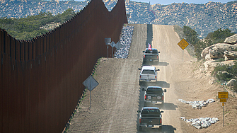 Тръмп иска стената на границата с Мексико да бъде боядисана