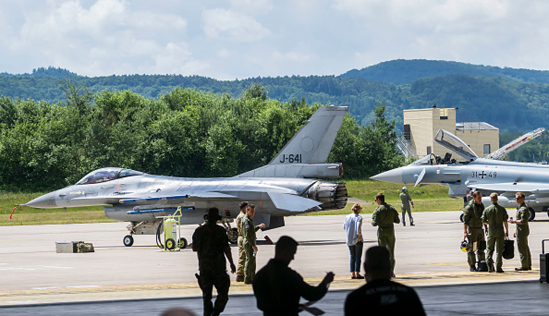 Германия изпрати пет изтребителя Eurofighter за дежурства в небето на Полша