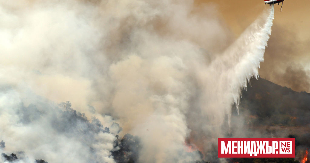 Два хеликоптера са на терен и подпомагат усилията на огнеборците