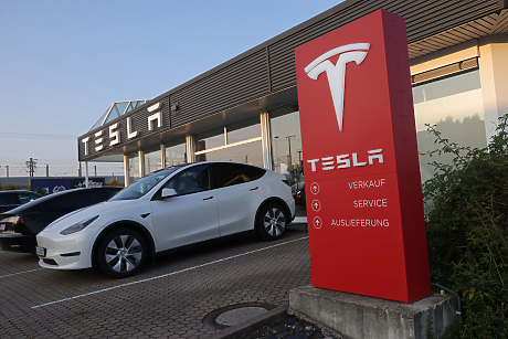 Tesla продължава да губи позиции в Европа, докато BYD разширява присъствието си