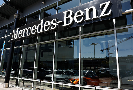 Печалбата на Mercedes-Benz е спаднала повече от два пъти през първата половина на годината
