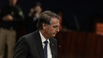 Върховният съд на Бразилия разпореди бившият крайнодесен президент Жаир Болсонаро