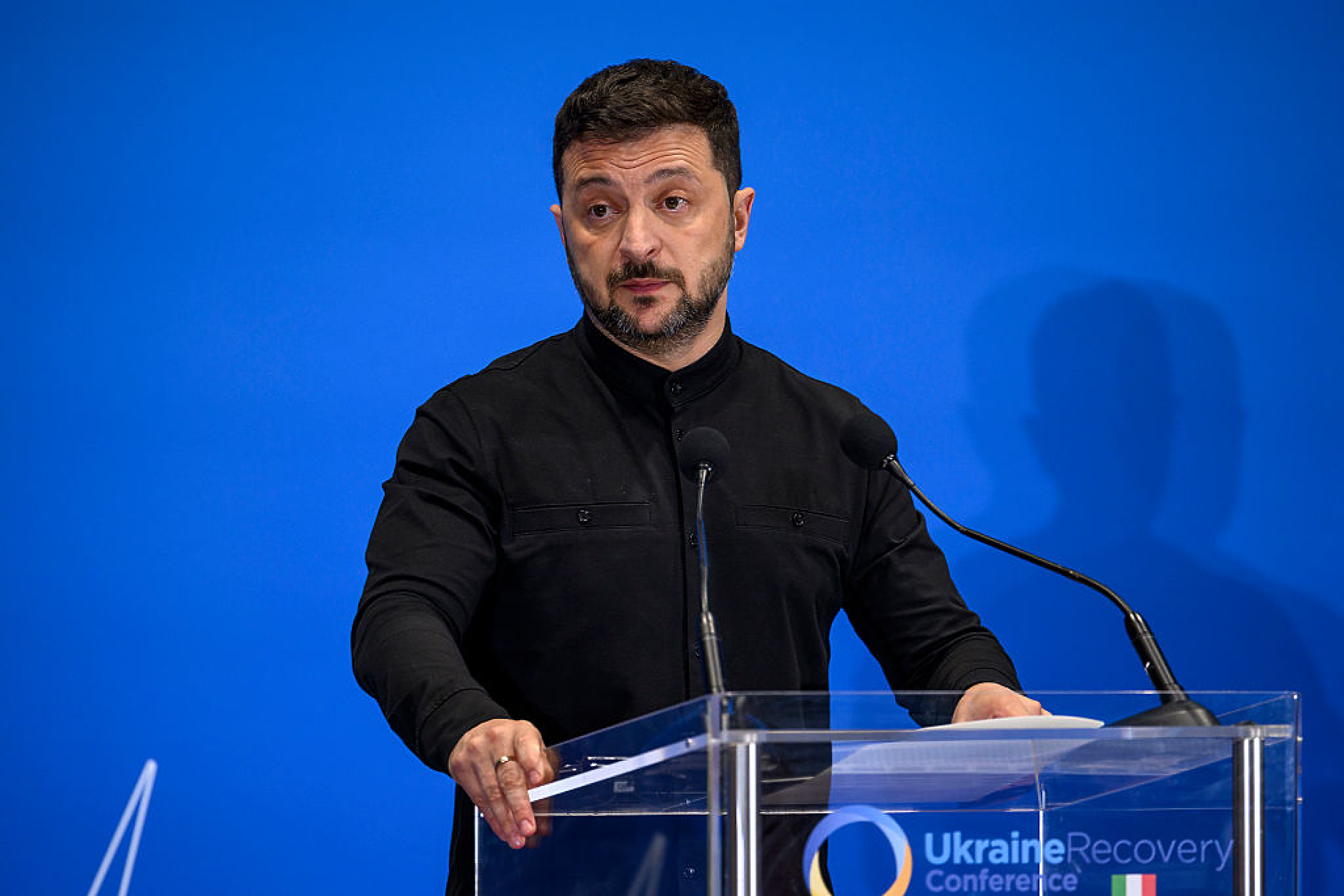 Доверието на украинците към Зеленски е намаляло до най-ниското ниво от около 6 месеца