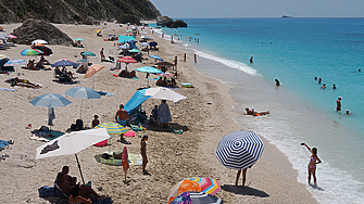 Отнеха почетния син флаг на 12 плажа в Гърция поради