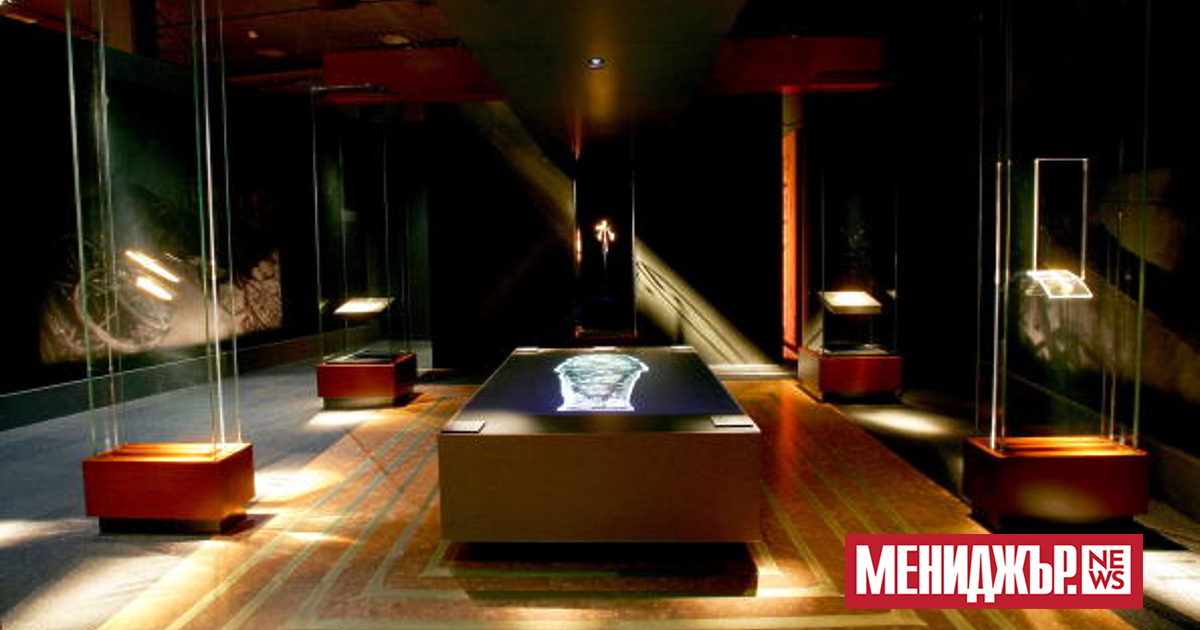 Варовична погребална стела, датираща от Новото царство (1550-1069 г. пр.н.е.),