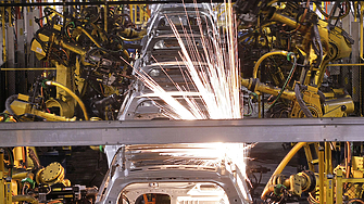 Глобалната автомобилна индустрия е понесла щети за близо 12 милиарда