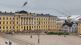  Във Финландия парламентарната фракция на Националната коалиционна партия преустанови политическите