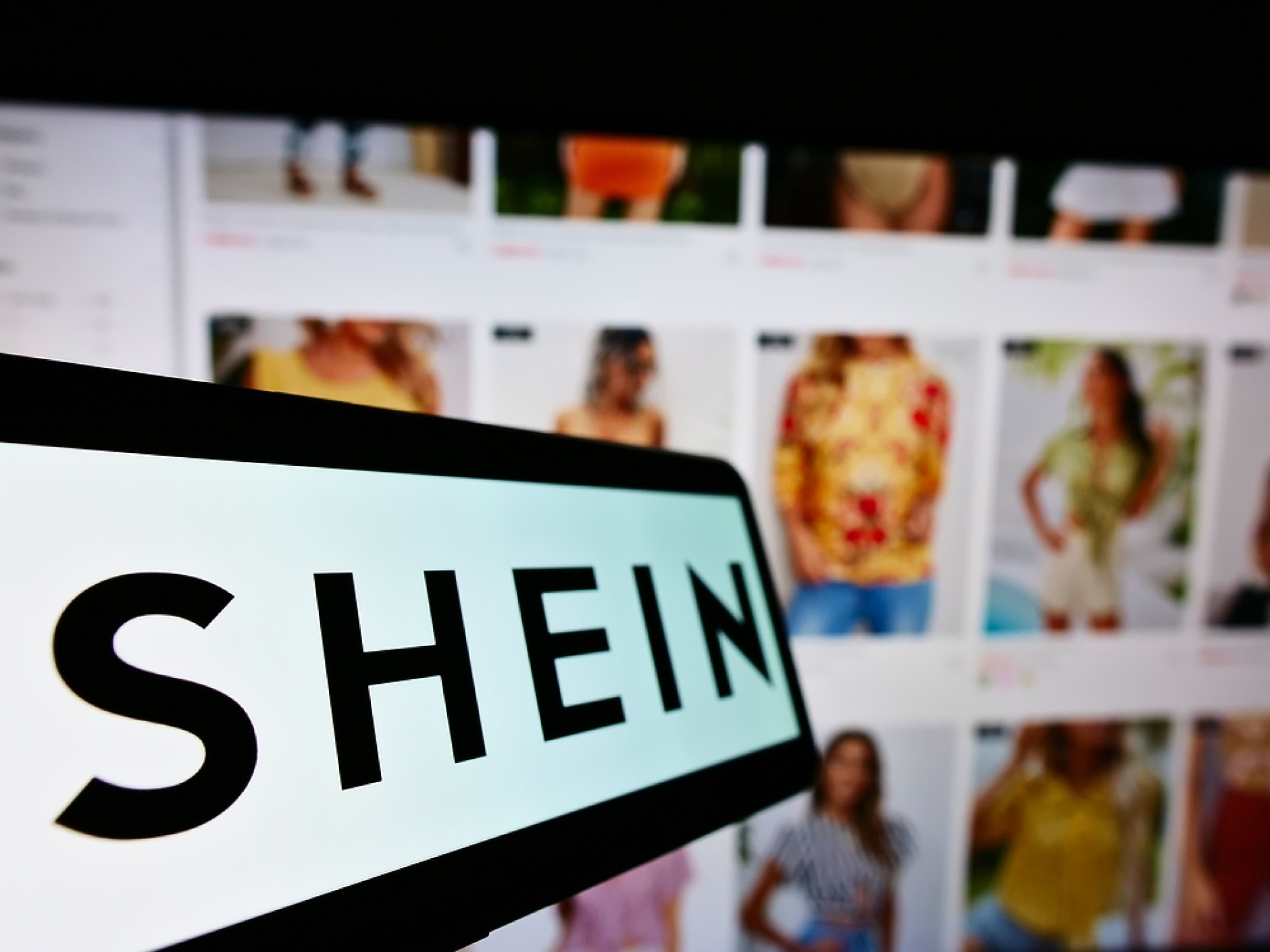 Продажбите на Shein във Великобритания скочиха с над 30% за година