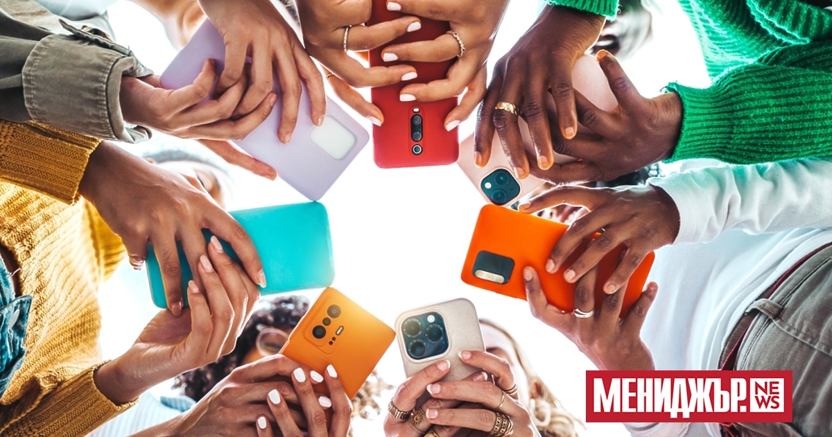 Тийнейджърите може да изглеждат сякаш държат телефоните си залепени за