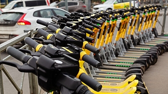 В Солун въвеждат мерки срещу безразборното паркиране на електрически тротинетки