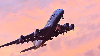 Най големият търговски пътнически самолет в света Airbus SE A380 който