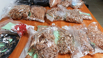 Митниците продават на търг 87 килограма златни и сребърни бижута, кюлчета и монети, задържани на ГКПП 