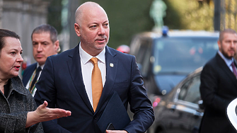 Внесеният вот на недоверие е прокламиран като един изключителен труд