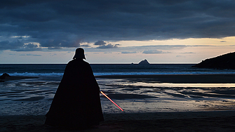 Червеният светлинен меч на Дарт Вейдър от оригиналната трилогия Междузвездни