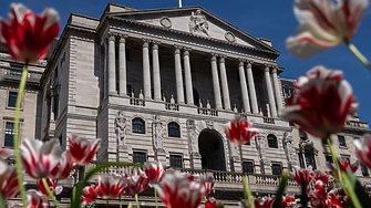 Проучване на Английската банка показва че британските бизнеси са съкратили