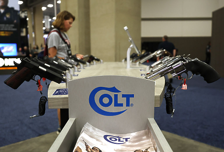 Производителят на оръжие Colt CZ Group ще купи чешка компания за нитроцелулоза за 1 милиард долара