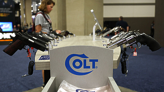 Производителят на оръжие Colt CZ Group ще купи чешка компания за нитроцелулоза за 1 милиард долара