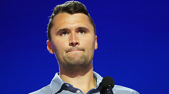 Заподозреният за убийството на Чарли Кърк е заловен предаде Асошиейтед