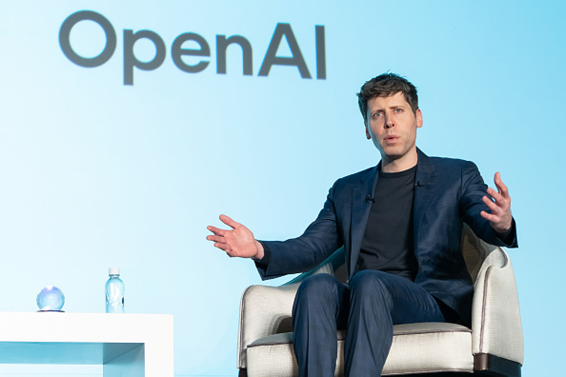 OpenAI започва собствено производство на чипове за изкуствен интелект в партньорство с Broadcom