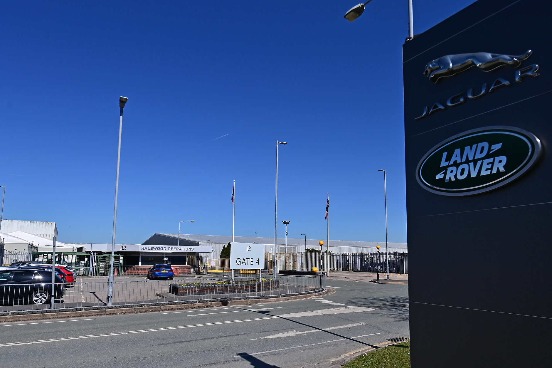 Производствто на Jaguar Land Rover е засегнато от кибер атака