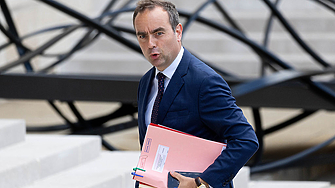 Френският президент Еманюел Макрон тази вечер посочи лоялиста Себастиан Льокорню  някогашен