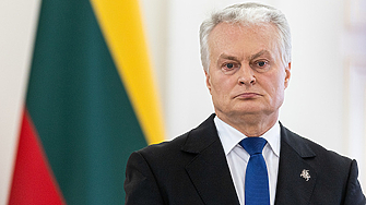 Самолетът на литовския президент Гитанас Науседа не е успял да