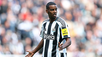 Шведският нападател Александър Исак се присъедини към тима на Ливърпул