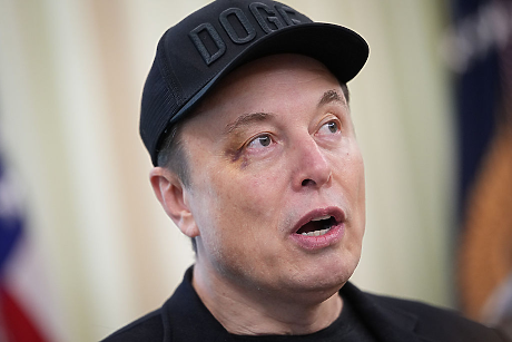 Мъск твърди, че роботите Optimus ще спасят Tesla. Много от тях обаче все още не работят