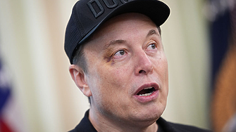 Мъск твърди, че роботите Optimus ще спасят Tesla. Много от тях обаче все още не работят