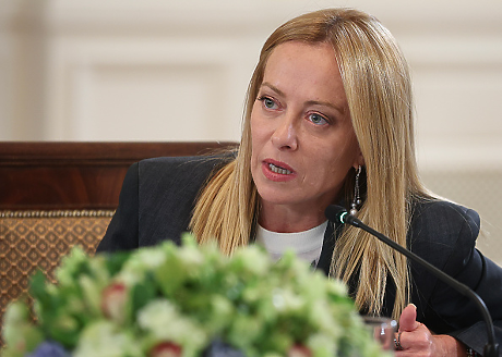 Скандал: Фалшиви снимки на Джорджа Мелони се появиха в порно сайт