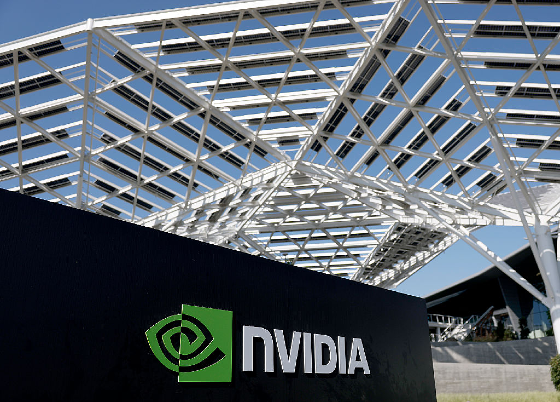 Nvidia прогнозира забавяне на растежа след двугодишен бум в сферата на изкуствения интелект
