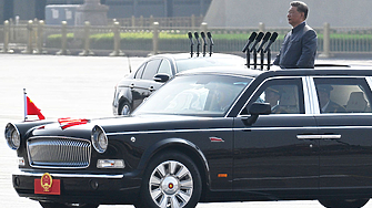 Китайският президент Си Дзинпин предупреди че светът е изправен пред