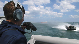 Командването на ВМС на САЩ е прехвърлило осем кораба във