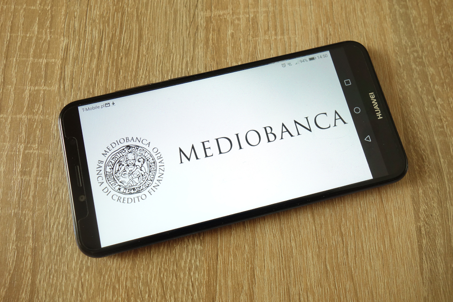 Финансови войни: Акционерите на Mediobanca бламираха директора и гласуваха против покупката на Banca Generali