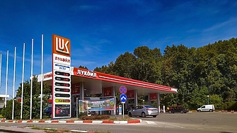 Руският петролен гигант Лукойл който е собственик на българската рафинерия